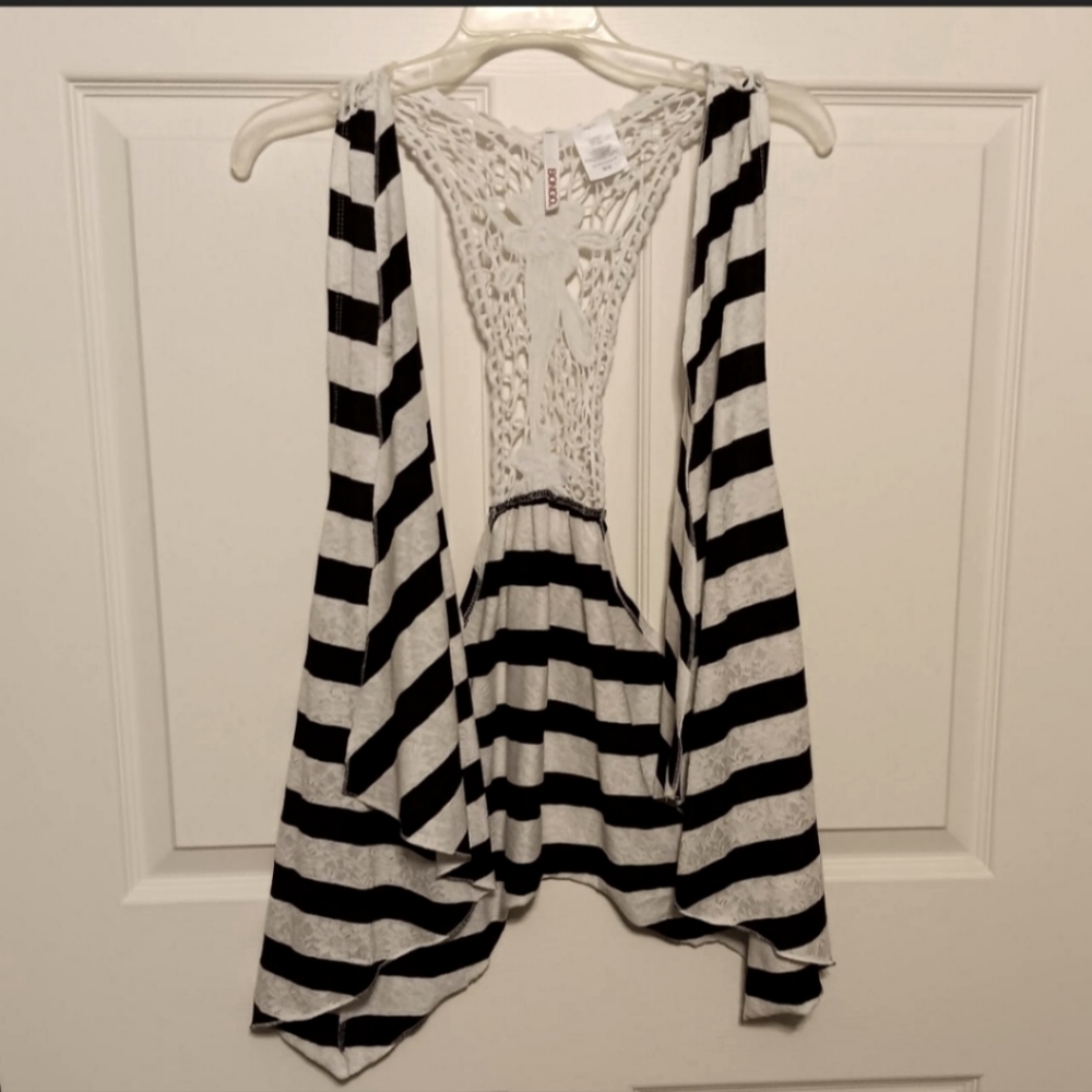 Bongo black and white striped tank top with decorative razorback